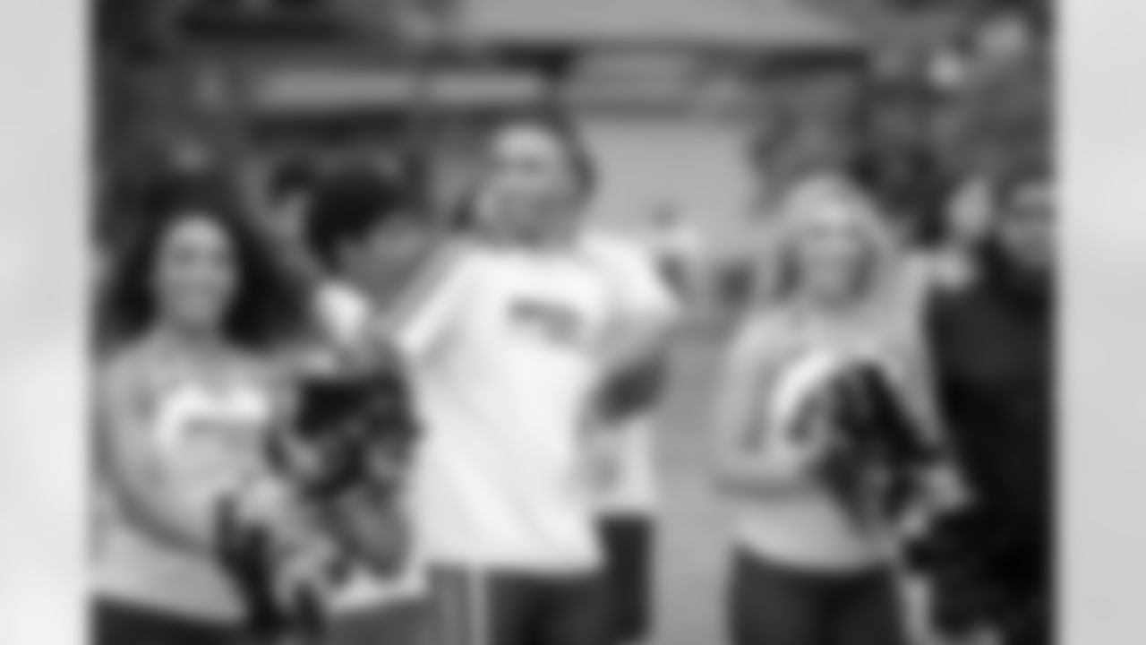 Seahawks-12-Tour-20220617_13-42-48_1610