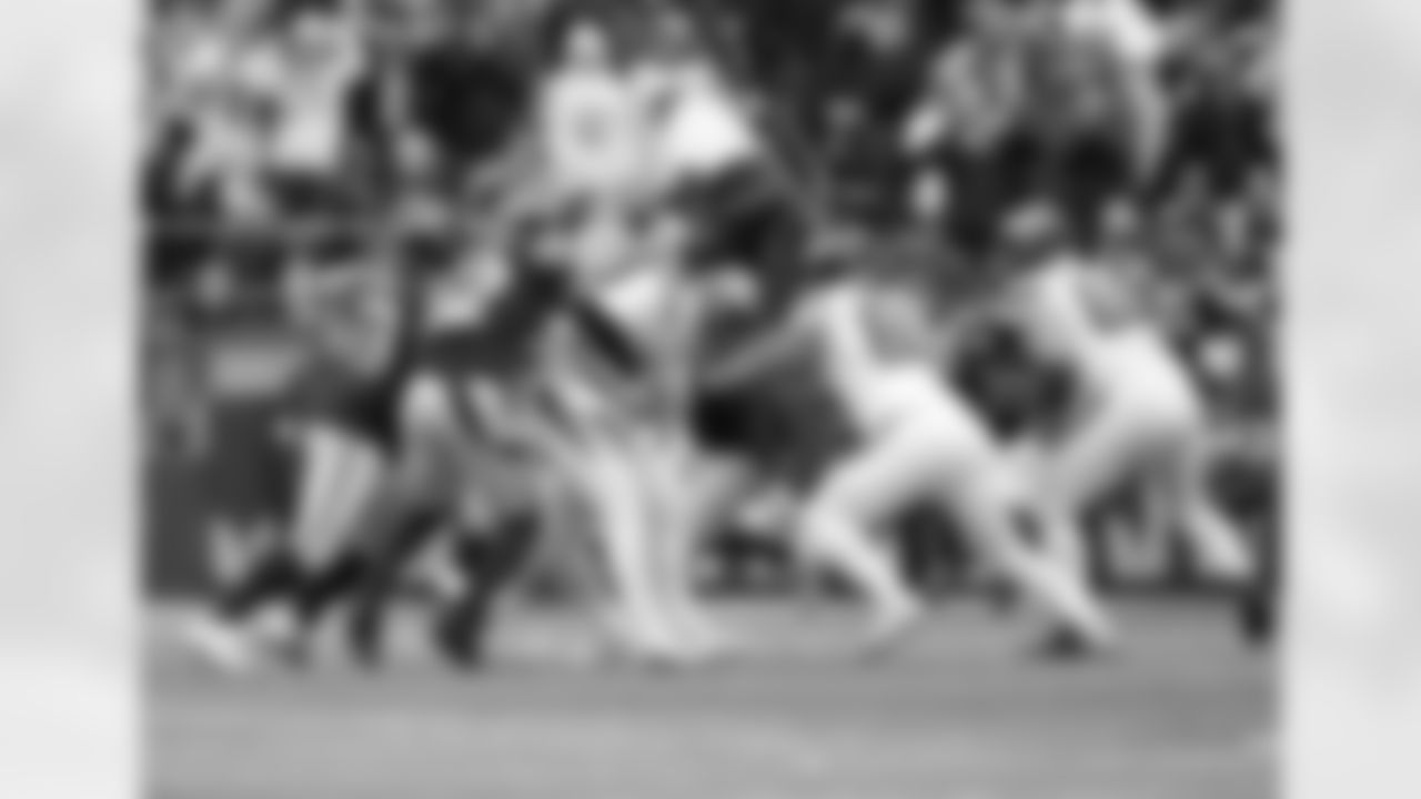 Seahawks linebacker Darrell Taylor (52)