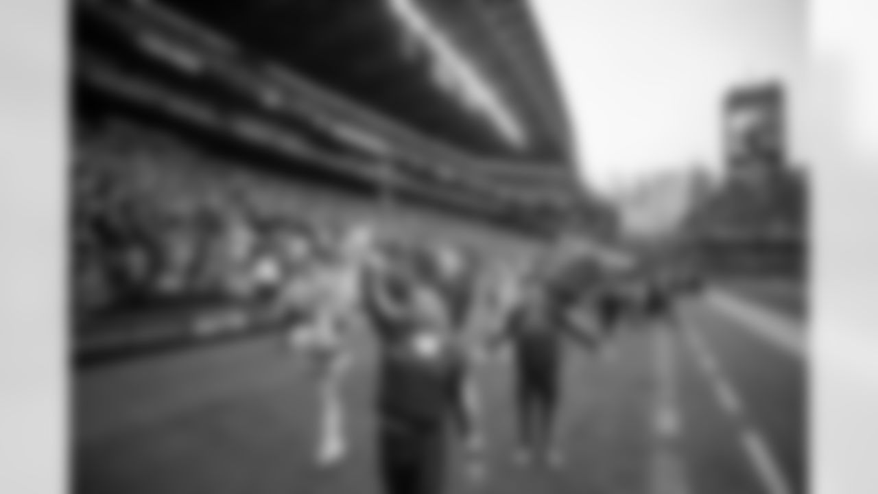 20221211_CARvsSEA_Dancers_POTTER-200