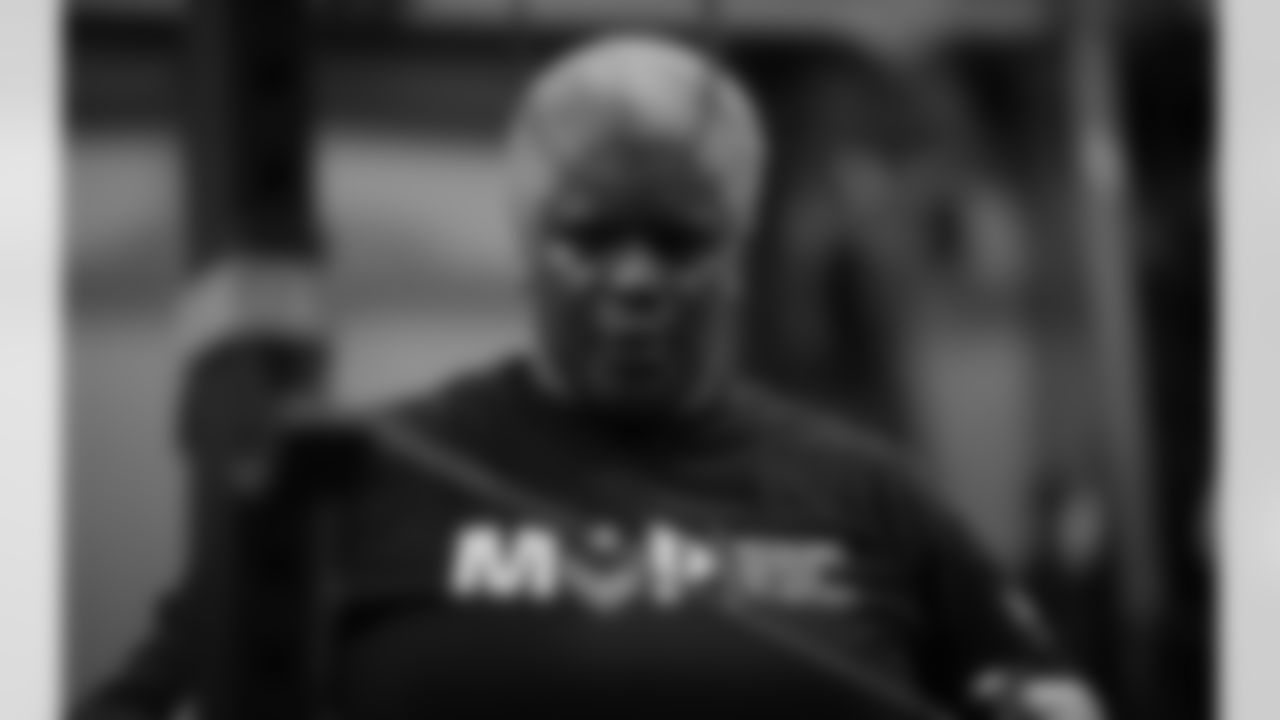The Seattle Seahawks and Delta attended a recent Merging Vets and Players (MVP) meeting.