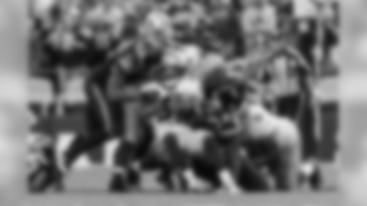 The Seahawks defense swarms around 49ers running back Shaun Draughn in the fourth quarter.