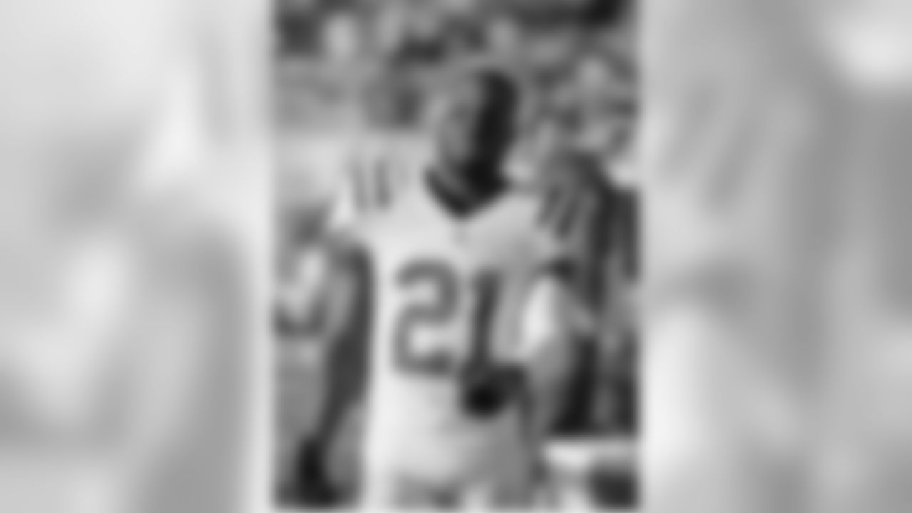 Indianapolis Colts defensive back Vontae Davis (21) rests during an NFL game against the Oakland Raiders on Saturday, Dec. 24, 2016, in Oakland, Calif. The Raiders won the game, 33-25. (Greg Trott via AP)