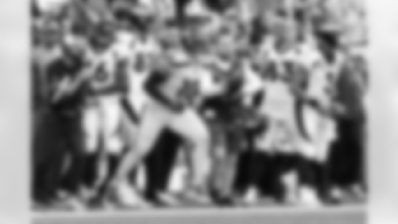 The best photos of Seahawks linebacker Uchenna Nwosu from the 2022 season.