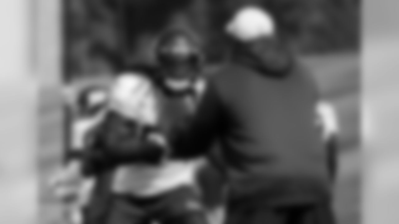 DE Ziggy Ansah