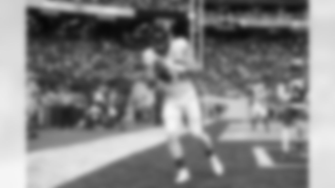 Baltimore Ravens quarterback Lamar Jackson (8) makes a catch for touchdown during the 2022 Pro Bowl game on Sunday, February 6, 2022 in Las Vegas, Nevada. (Perry Knotts/NFL)