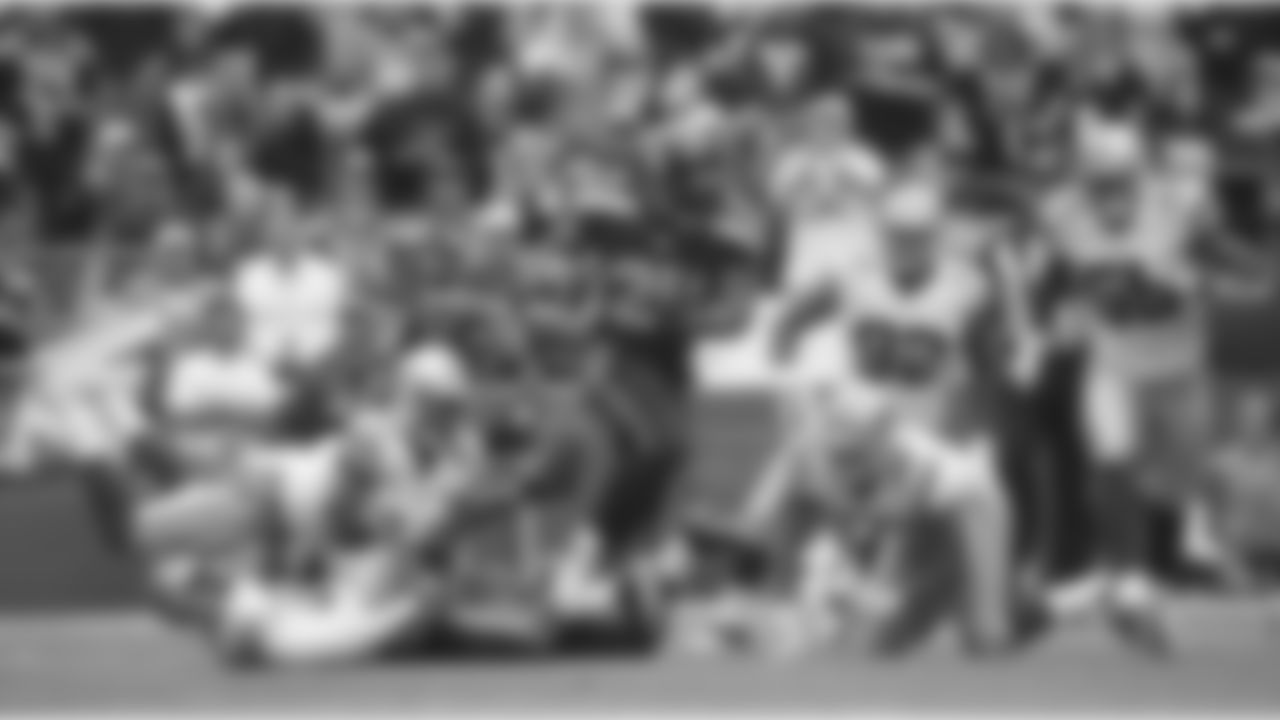 [November 18, 2007]: Seahawks 30 - Bears 23Quarterback Matt Hasselbeck #8 of the Seattle Seahawks looks for an open receiver against the Chicago Bears on Sunday, November 18, 2007 in Seattle, Washington. (AP Photo)