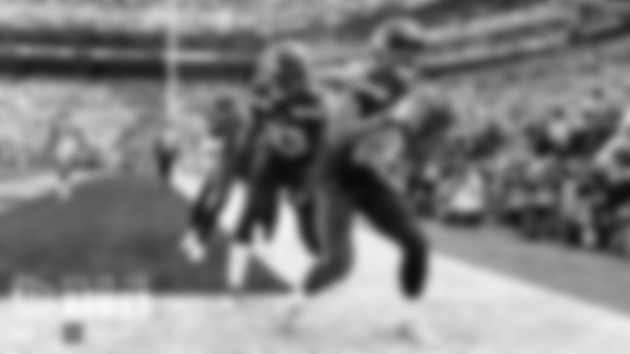 Seahawks receivers Tyler Lockett, David Moore, Jaron Brown and DK Metcalf dance in the end zone after Lockett's first quarter touchdown.