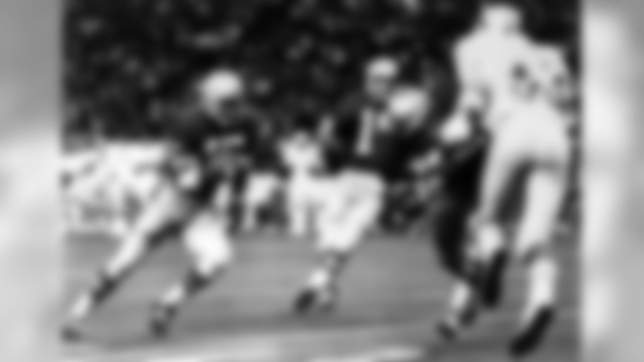 Seattle Seahawks running back David Sims (35) runs upfield during an NFL game against the Detroit Lions in Seattle, Wash., Sept. 24, 1978. The Seahawks defeated the Lions 28-16. (AP Photo/NFL Photos)