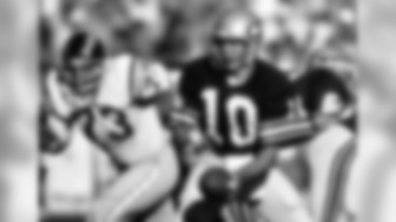 Seattle Seahawks quarterback Jim Zorn (10) sets to hand off in a 21 - 14 loss to the San Diego Chargers on Dec. 13, 1980 at San Diego Stadium in San Diego. (AP Photo / Al Messerschmidt)