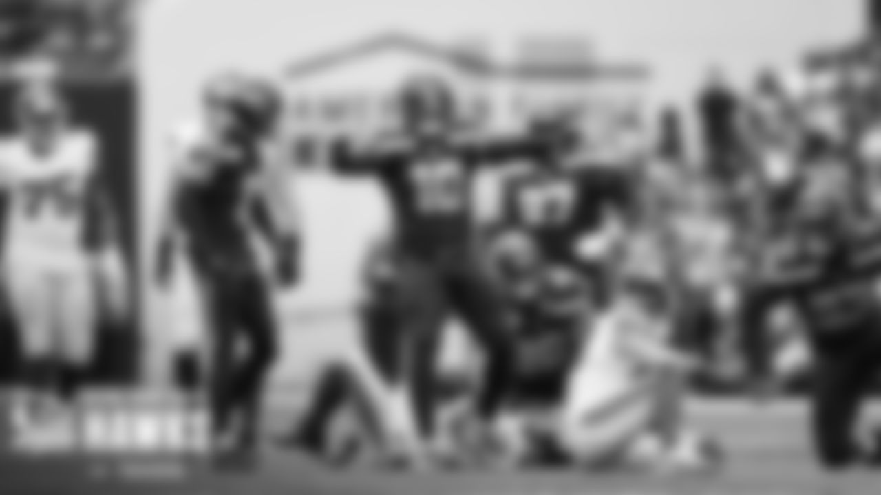 Uchenna Nwosu celebrates a defensive stop in the third quarter.
