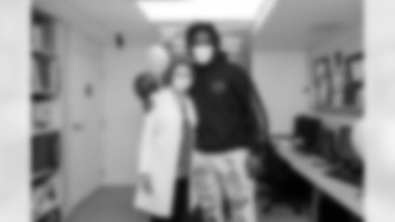 Seahawks linebacker Darrell Taylor helped deliver a game ball from the October 16 Crucial Catch game to the Virginia Mason Medical Center on November 1, 2022.