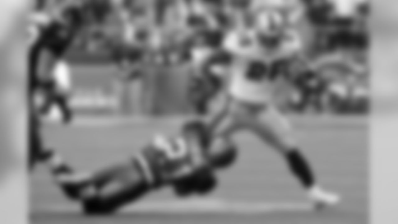 Seattle Seahawks' Ken Lucas (21) grabs San Francisco 49ers Jamal Robertson on a run in the fourth quarter Sunday, Sept. 26, 2004, in Seattle. Robertson was held to no gain on the play, and the Seahawks won, 34-0. (AP Photo/Elaine Thompson)