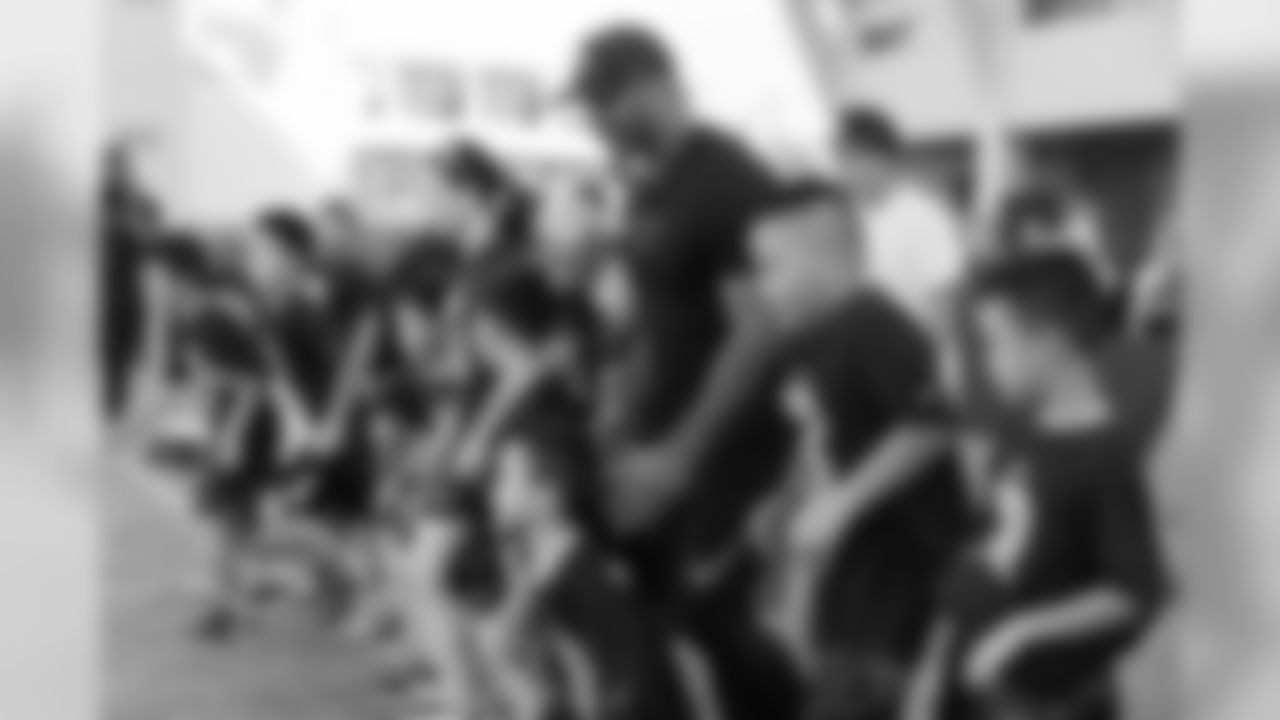 rw_works_with_youth_at_alisports_1.jpg