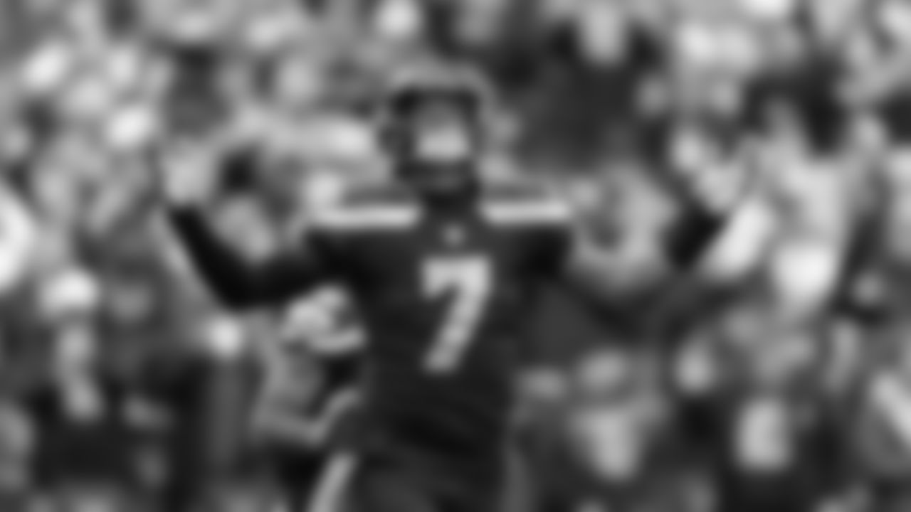 Seahawks-Top-Shots-Offense-20221030_15-45-43_1856
