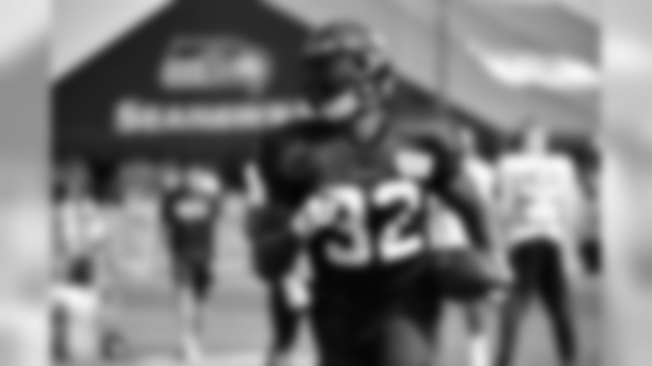 RB Chris Carson