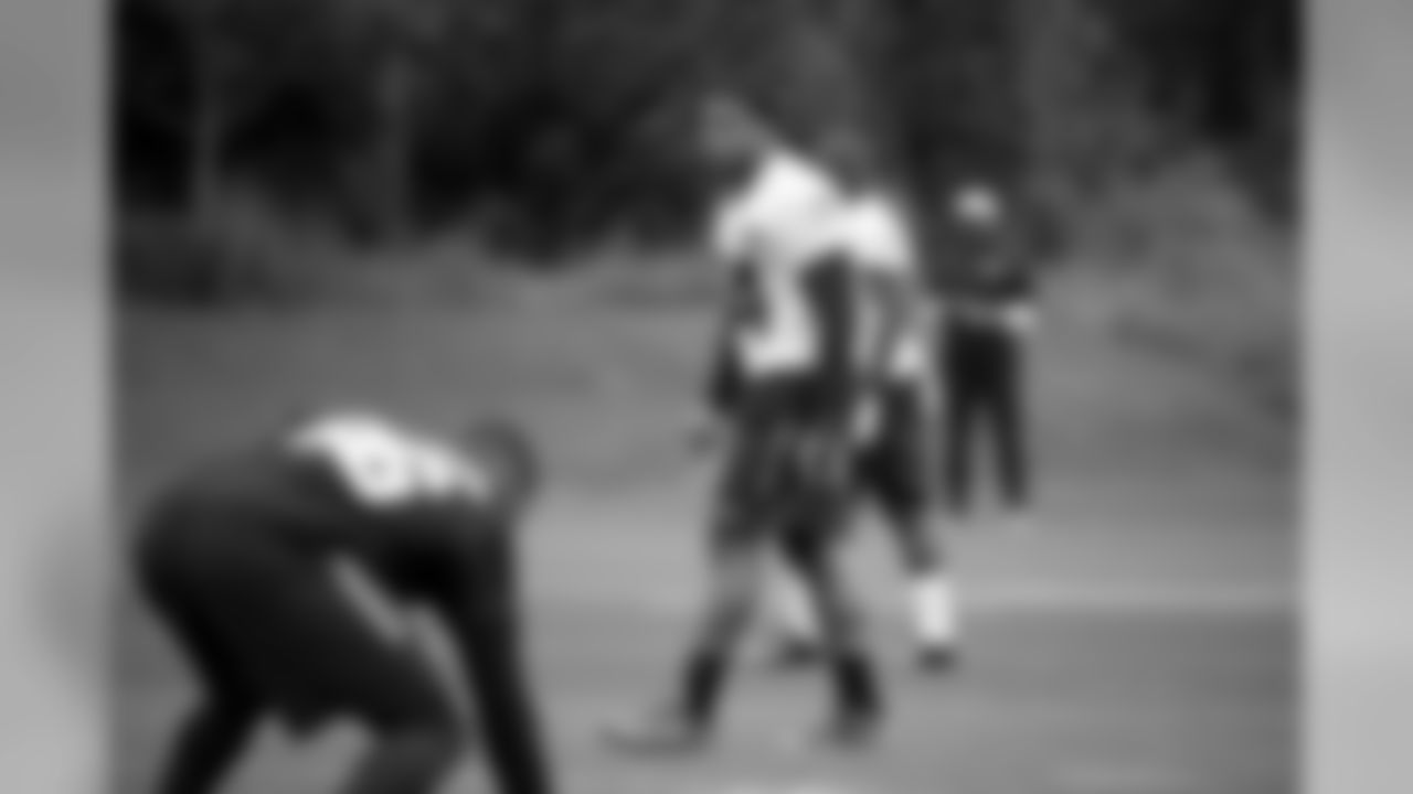 Linebacker Eli Harold