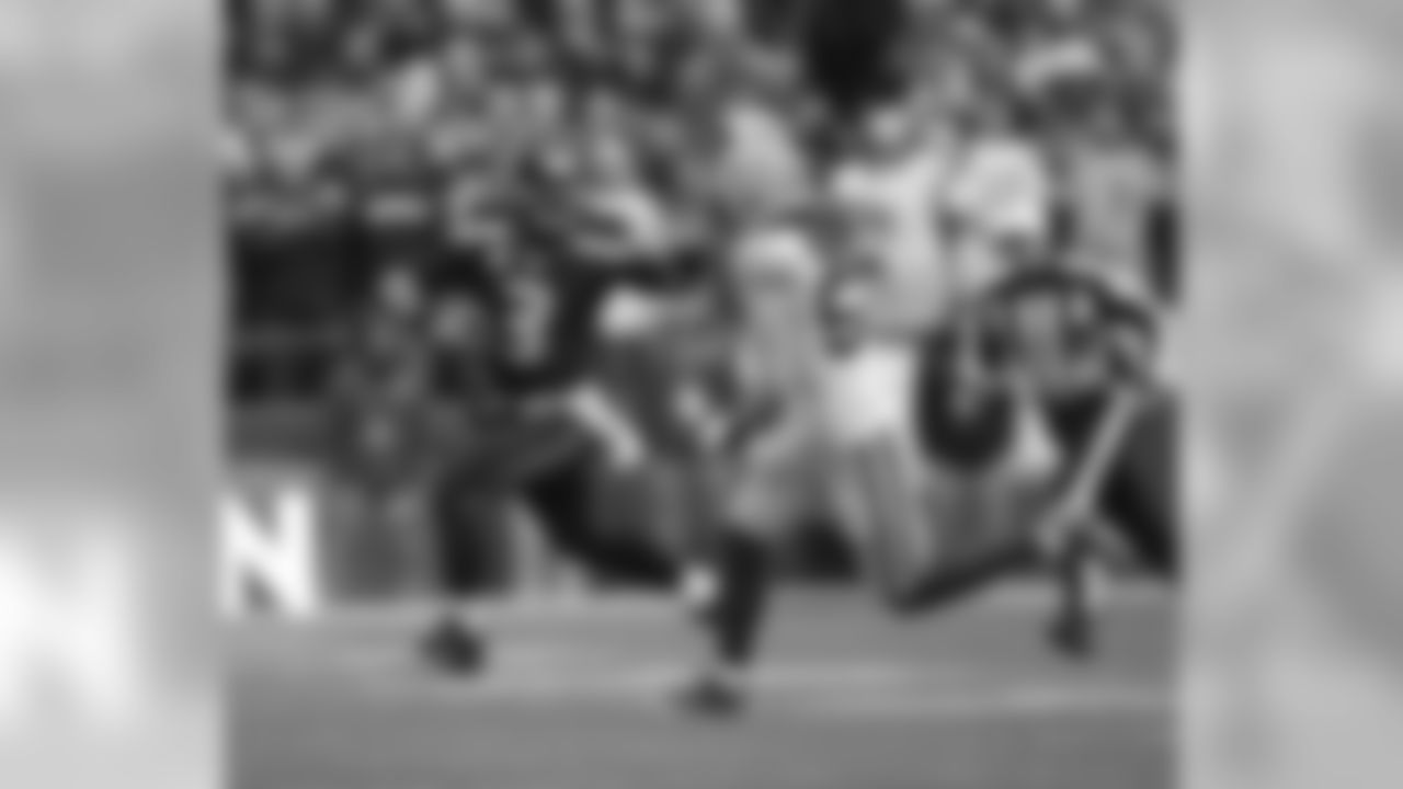 russellwilson_running-46.jpg