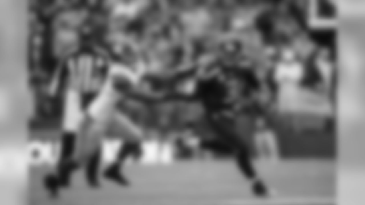russellwilson_running-29.jpg