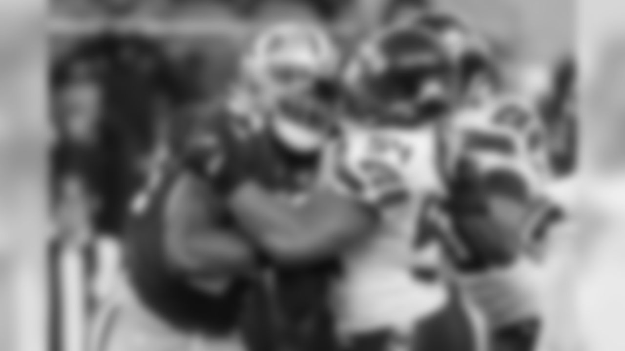 Linebacker Bobby Wagner meets Shaun Draughn for one of his 12 tackles.