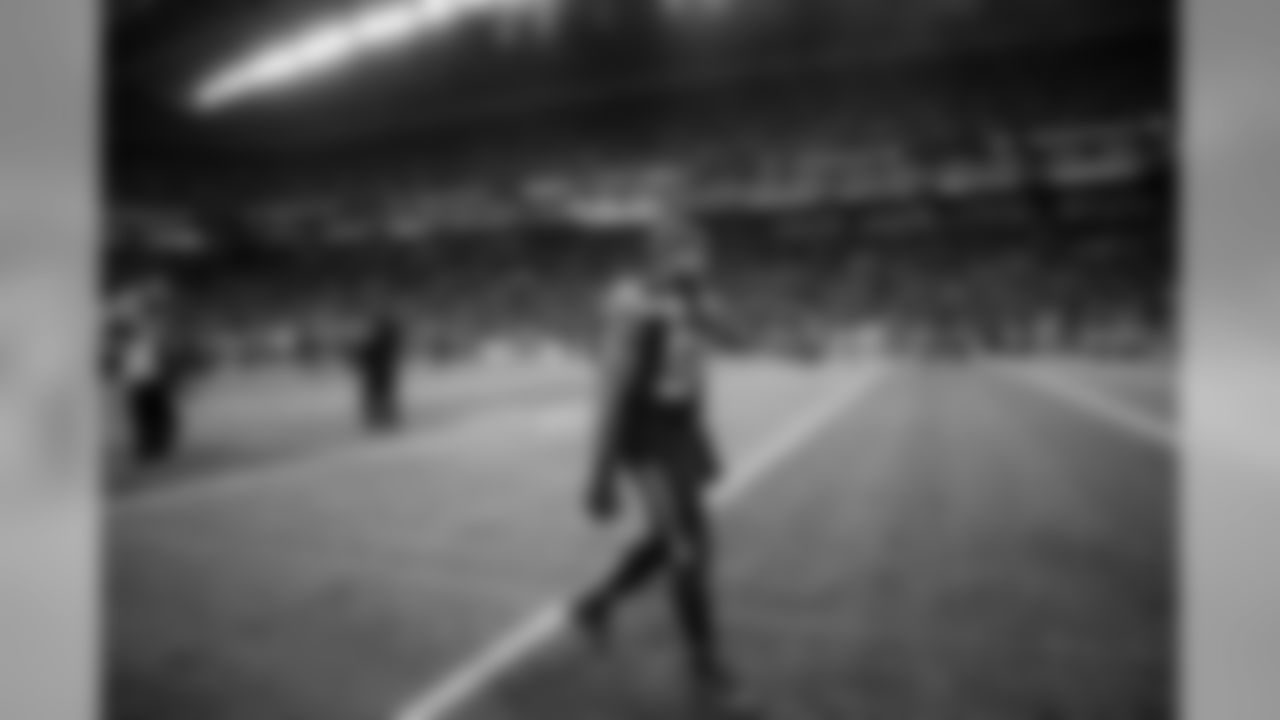 Seattle's Bobby Wagner walks off the field after the 17-14 loss to the Redskins.