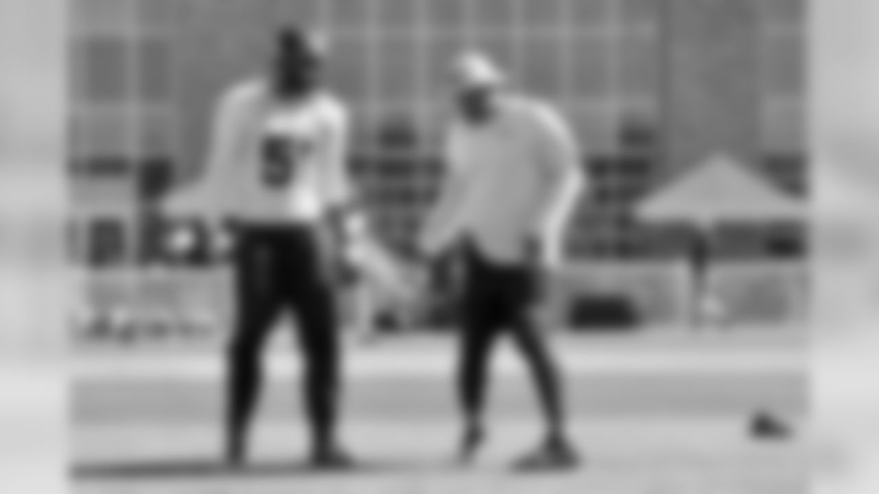 LB Barkevious Mingo, left, and defensive coordinator Ken Norton Jr.