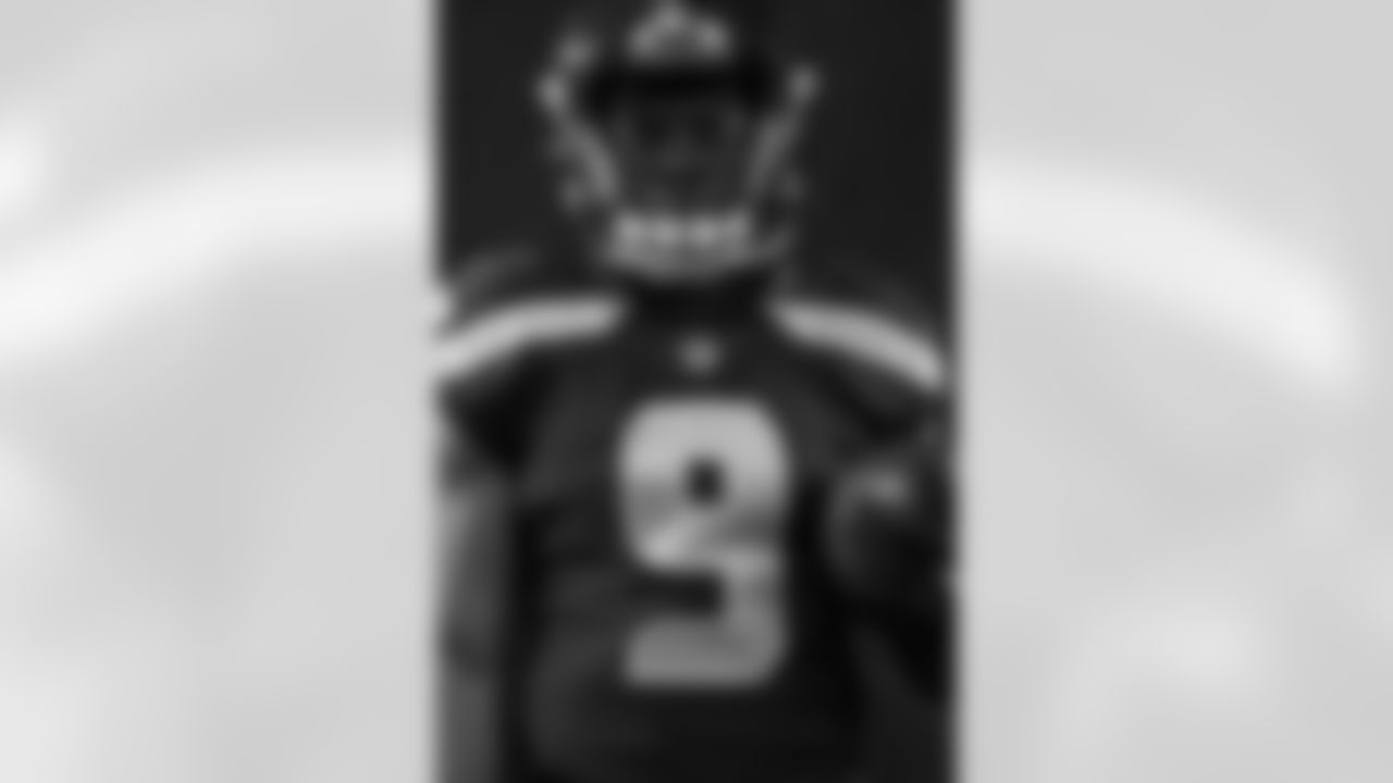 Seattle Seahawks running back Kenneth Walker III (9) poses for a portrait during the NFLPA Rookie Premiere on Saturday May 21, 2022 Los Angeles. (Ryan Kang/NFL)