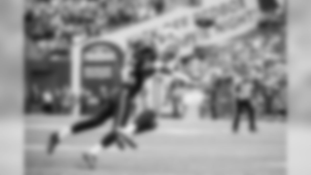 Cornerback Richard Sherman continued his stellar play and earned a pass defense on on this play against Dez Bryant of the Cowboys. With an injury to Byron Maxwell, Sherman was forced to cover Bryant on both the left and right sides of the field.