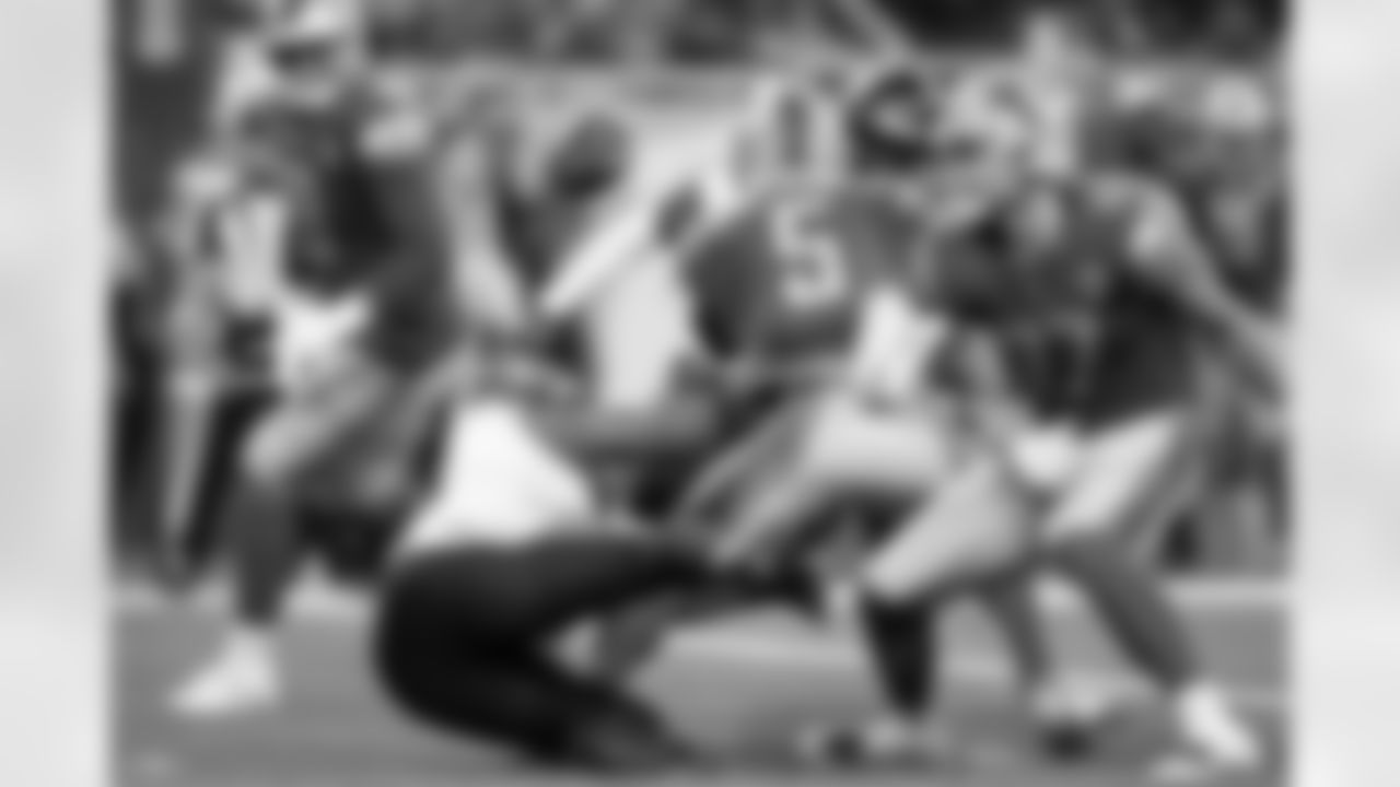 Edge rusher Uchenna Nwoso creates a fumble recovered by the Seahawks in the third quarter.