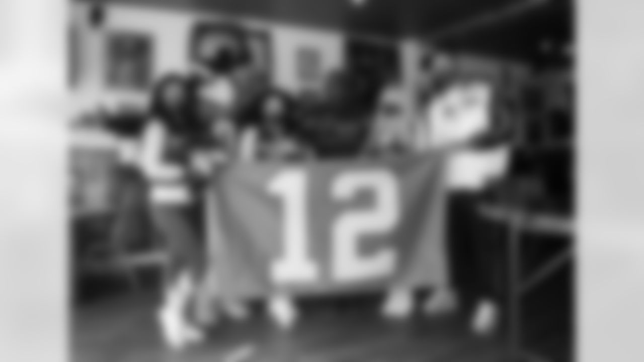 The Seahawks partnered with Intentionalist to support local Black-owned small businesses in the Seattle area on February 23, 2022.