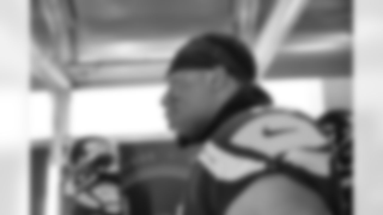 The best photos of Seahawks linebacker Uchenna Nwosu from the 2022 season.