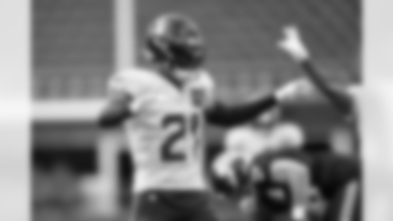 Seahawks cornerback Devon Witherspoon (21)