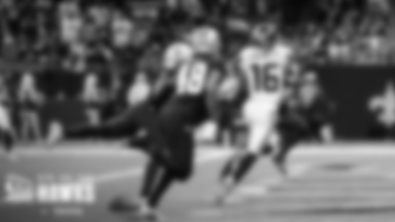 Seattle's Tyler Lockett catches the first of two touchdown passes from Geno Smith.