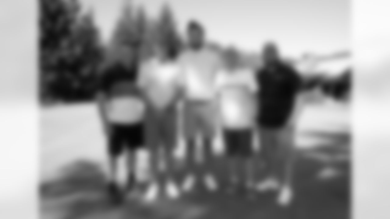 20210629_RUSSELL_WILSON_GOLF_CT306423