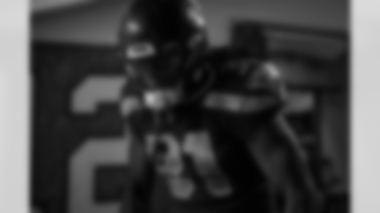 The best photos of Seahawks running back DeeJay Dallas from the 2022 season.