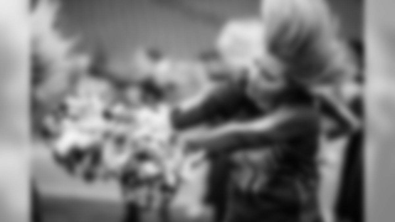 temp20150118_Seahawks_SeaGals_JHG-27.jpg