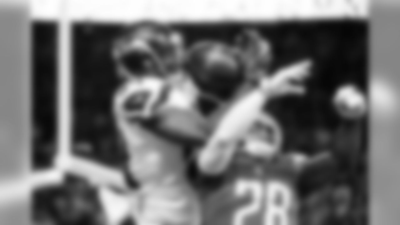 Tight end Ed Dickson, playing his first game as a Seahawk following injury, leaps high to corral his first touchdown pass in a Seattle uniform.