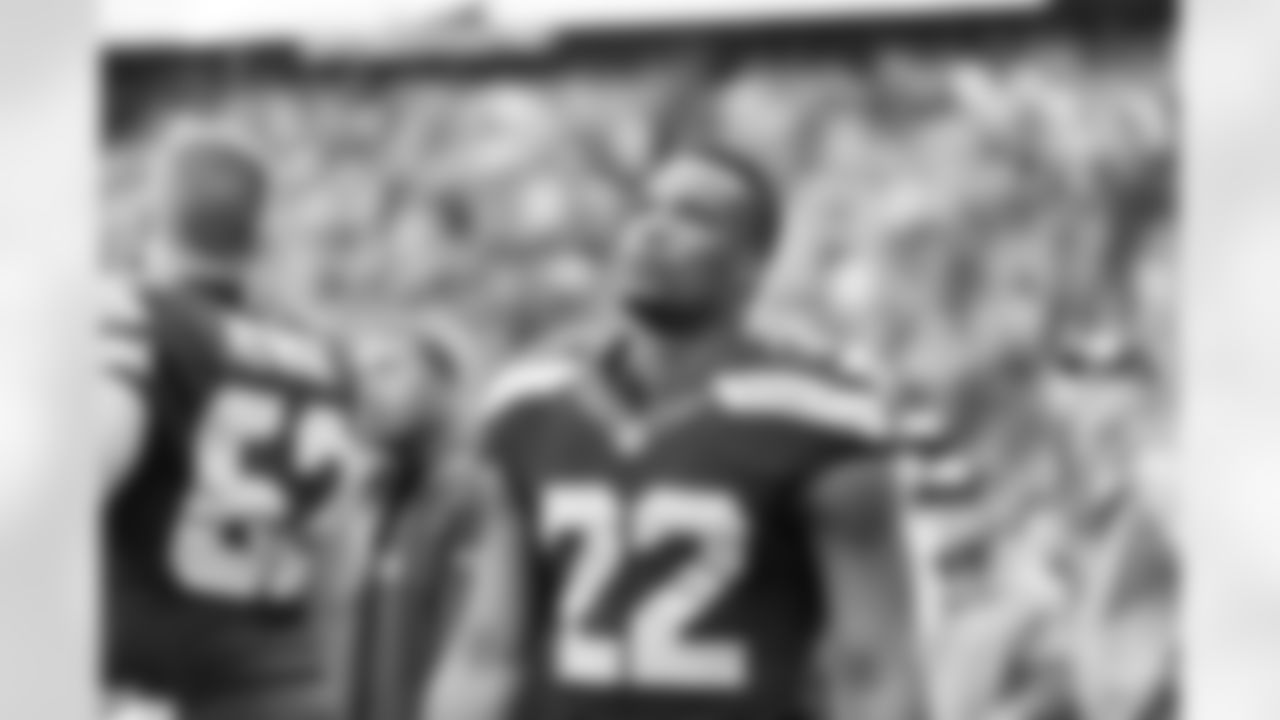 [December 1, 2002]: 49ers 31- Seahawks 24San Francisco 49ers running back Garrison Hearst (20) runs for good yardage in front of Seattle Seahawks free safety Marcus Robertson (31), and defensive end Anton Palepoi (91) in the third quarter, Sunday, Dec. 1, 2002, in San Francisco. Hearst scored three times during the 49ers 31-24 win over the Seahawks. (AP Photo/Paul Sakuma)