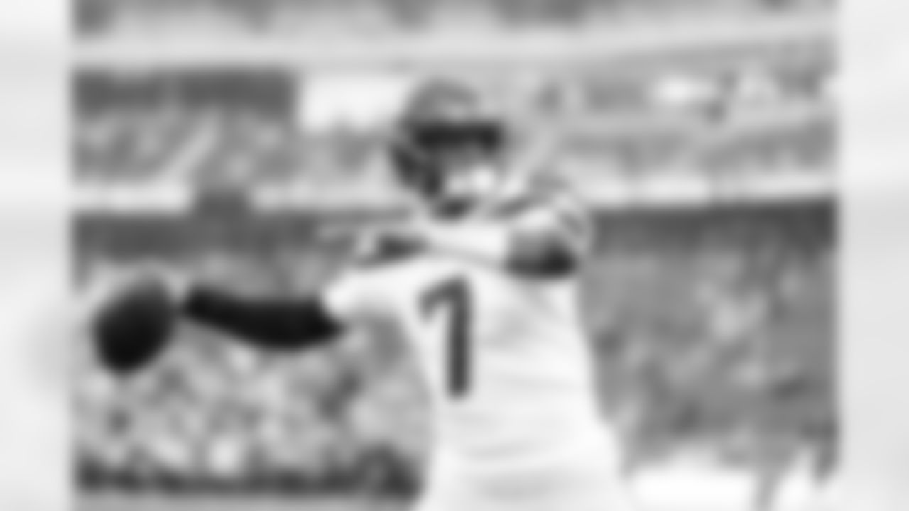 The best photos of Seahawks quarterback Geno Smith from the 2022 season.