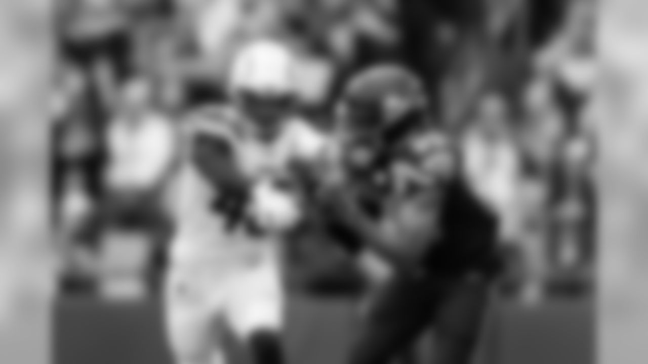 Receiver Doug Baldwin hauls in a 42-yard pass completion from Russell Wilson in the second quarter.