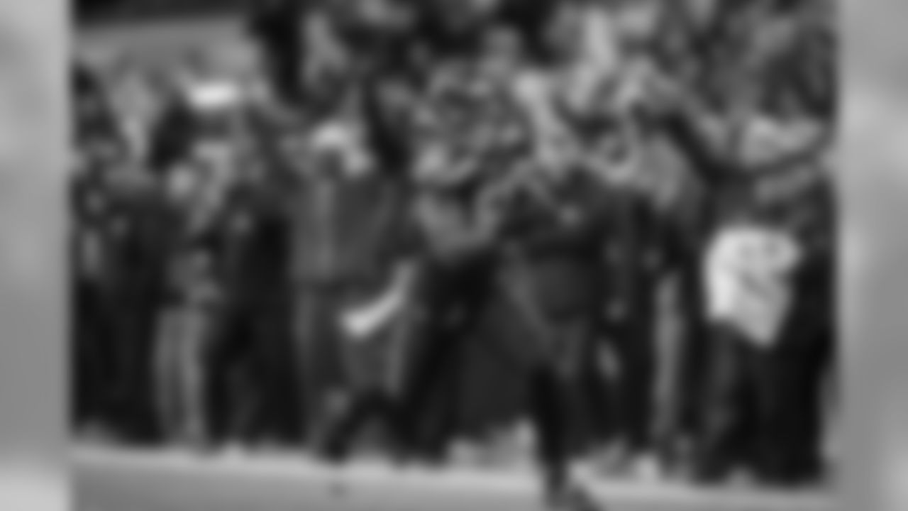 Bruce Irvin races down the sideline untouched on his way to a 49-yard touchdown reception, giving Seattle a 20-6 lead in the fourth quarter and sealing the victory.