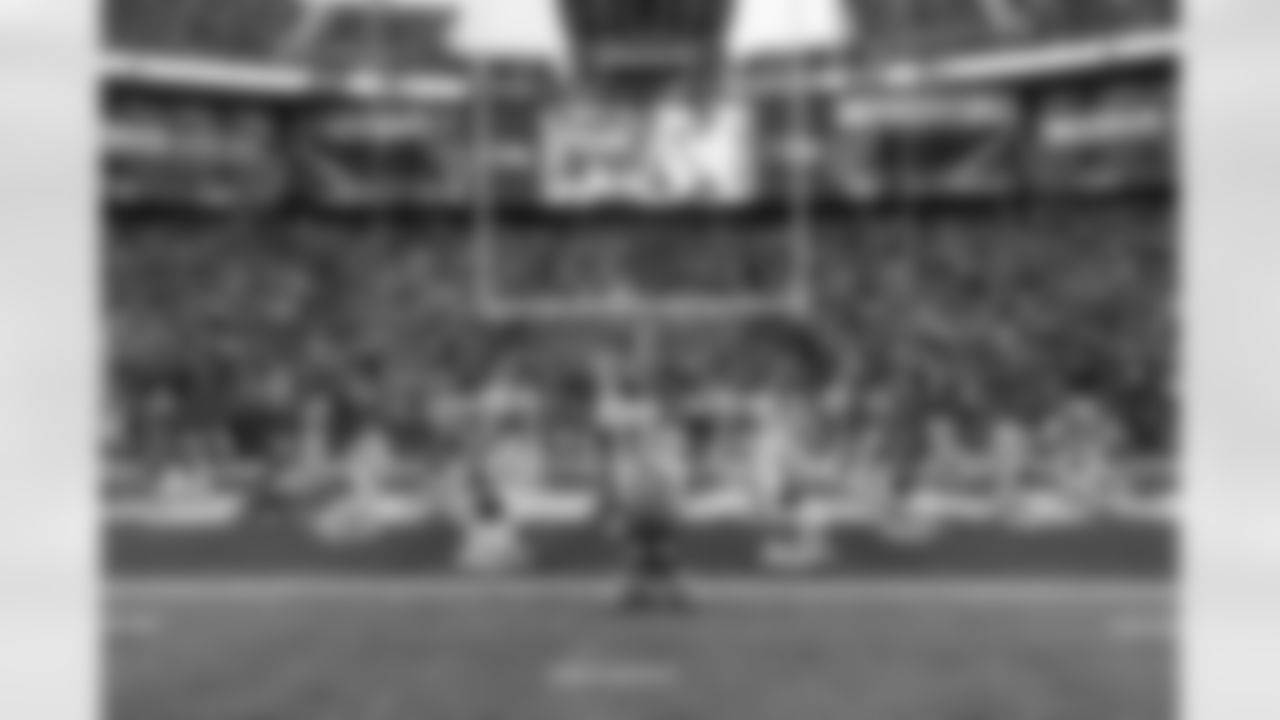 20221211_CARvsSEA_Dancers_POTTER-207