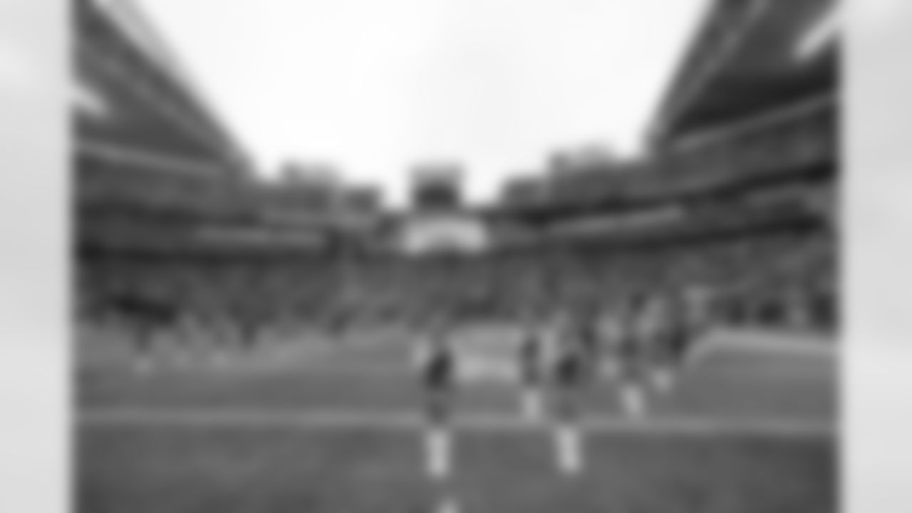 20221211_CARvsSEA_Dancers_POTTER-197