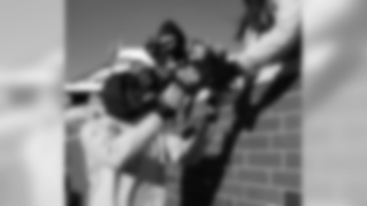 cst_ek2v0542_0.jpg