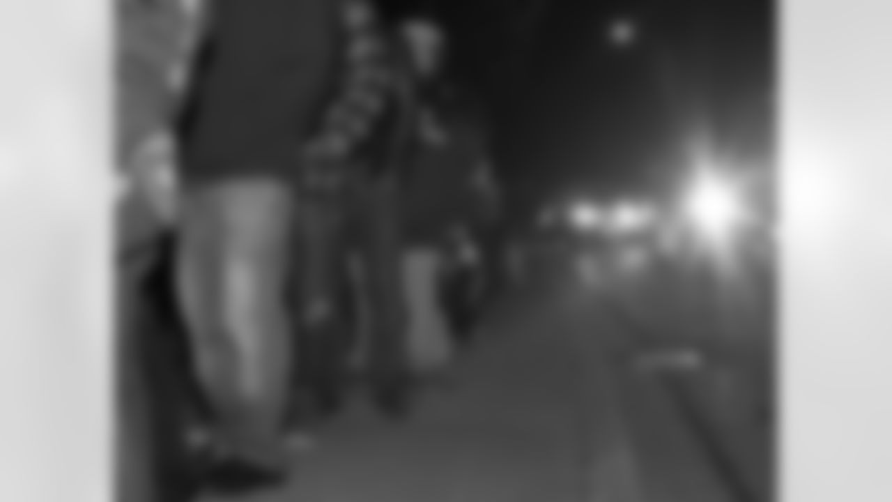 [November 10, 2002]: Seahawks 27 – Cardinals 6Arizona Cardinals running back Marcel Shipp (31) is surrounded by Seattle Seahawks defenders November 10, 2002 at Sun Devils Stadium. The Seahawks defeated the Cardinals 27 - 6. (AP Photo / Al Messerschmidt)