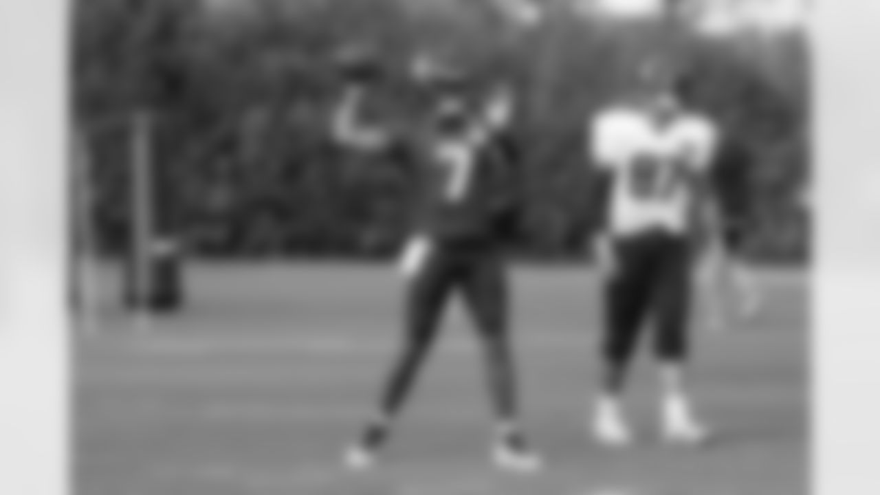The Seahawks practice at the Virginia Mason Athletic Center in Renton on September 29, 2022.