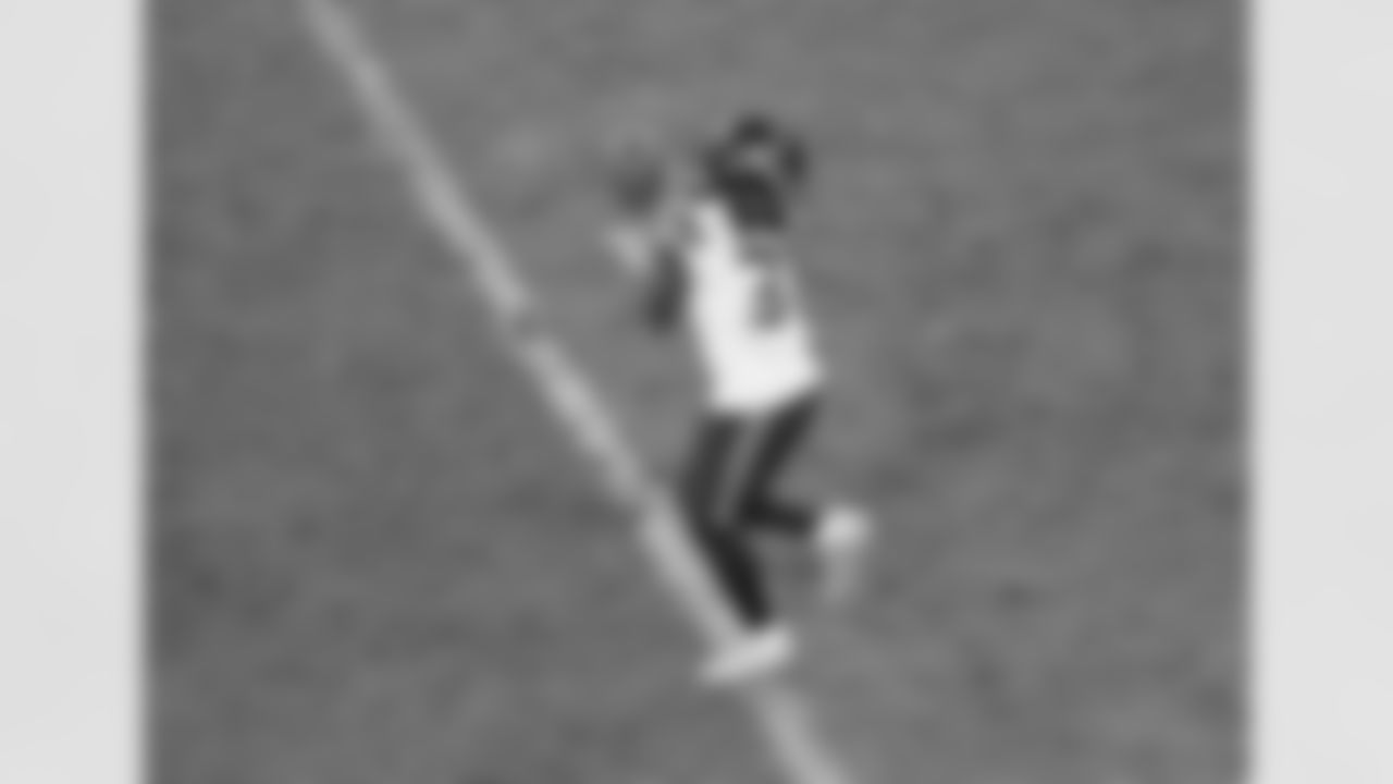 The best photos of Seahawks running back DeeJay Dallas from the 2022 season.