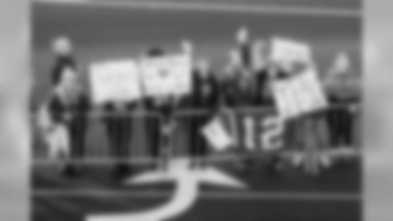 temp01252015_SEAHAWKS_SENDOFF_JHG-18.jpg