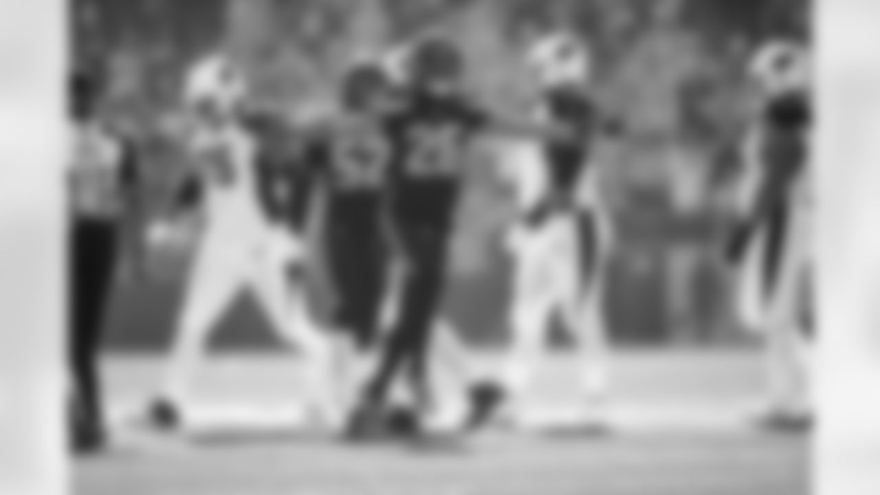The best photos of Seahawks safety Ryan Neal from the 2022 season.