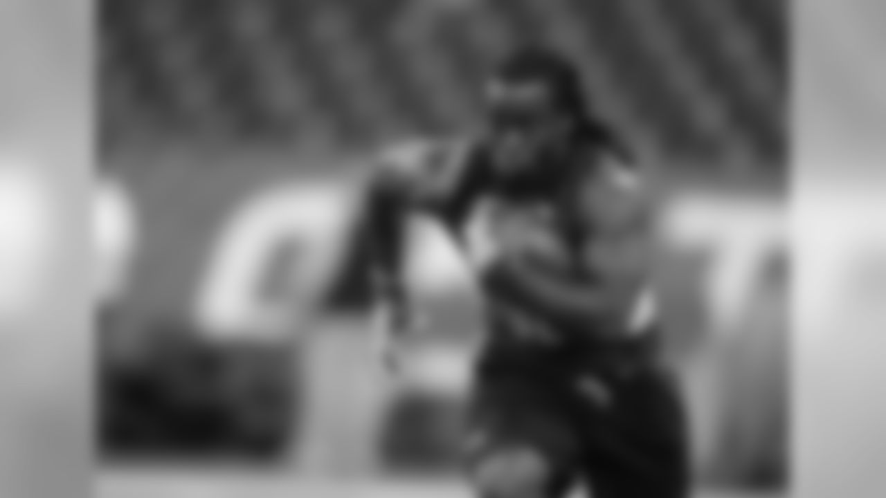 Arkansas running back Alex Collins runs a drill at the NFL football scouting combine in Saturday, Feb. 27, 2016, in Indianapolis. (AP Photo/Darron Cummings)