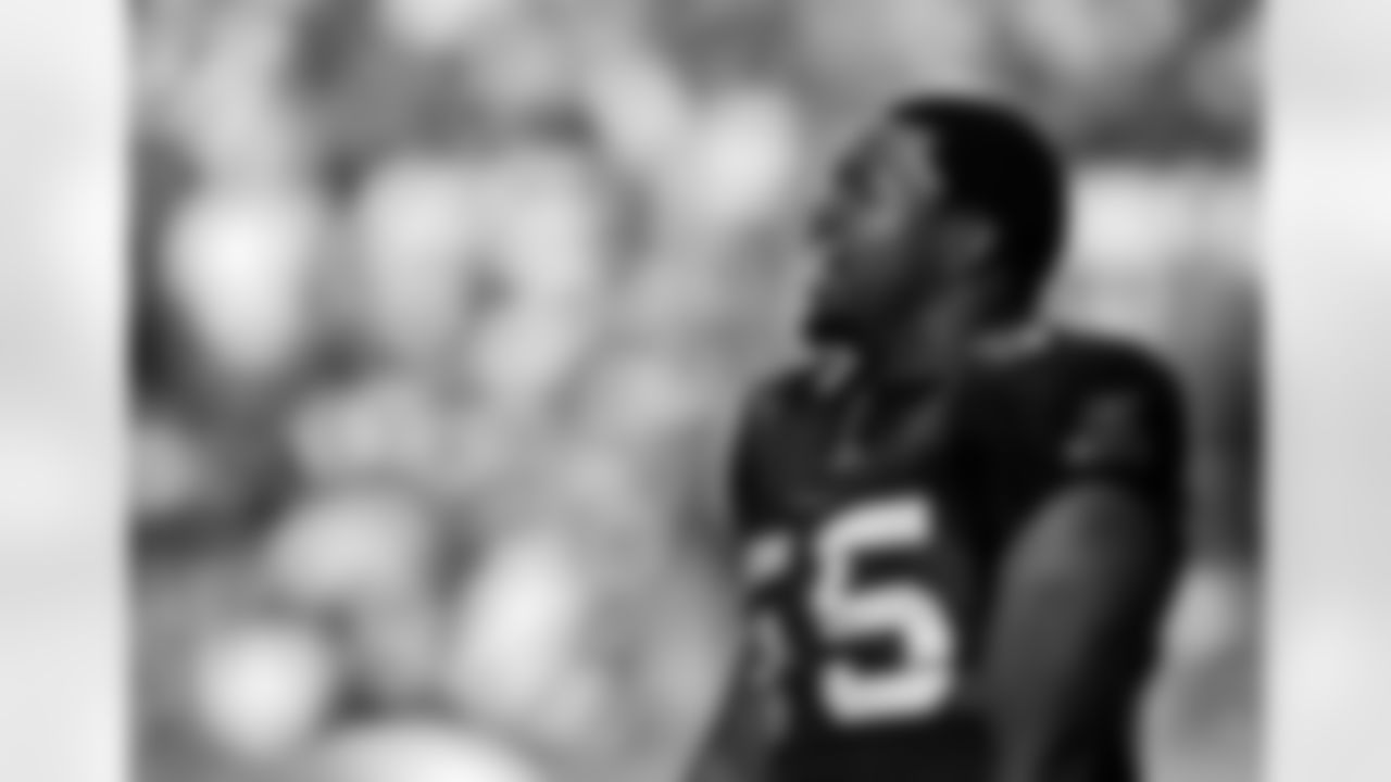 Darryl Tapp was active all game.